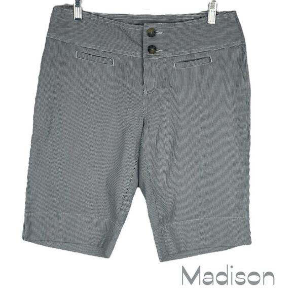 Madison Gray White Striped Nautical Coastal Bermuda Shorts NWOT Size 6 - Picture 1 of 10